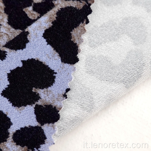 Tessuto crepe riciclato a maglia con stampa leopardata ecologica